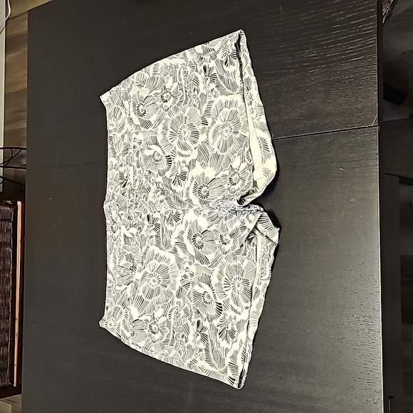 OLD NAVY Pixie Fit Short - Picture 1 of 6